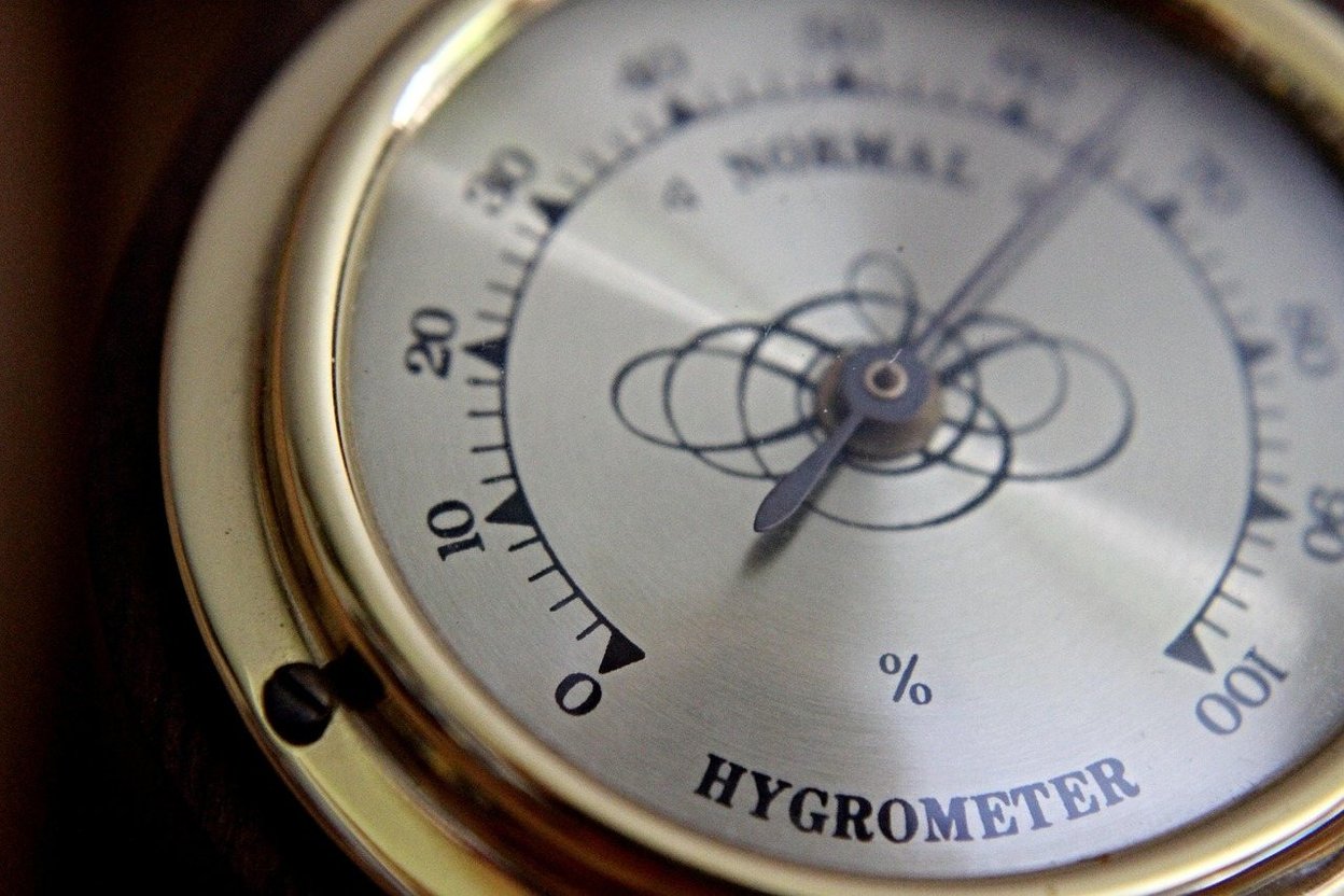 Vintage brass hygrometer showing relative humidity percentage.